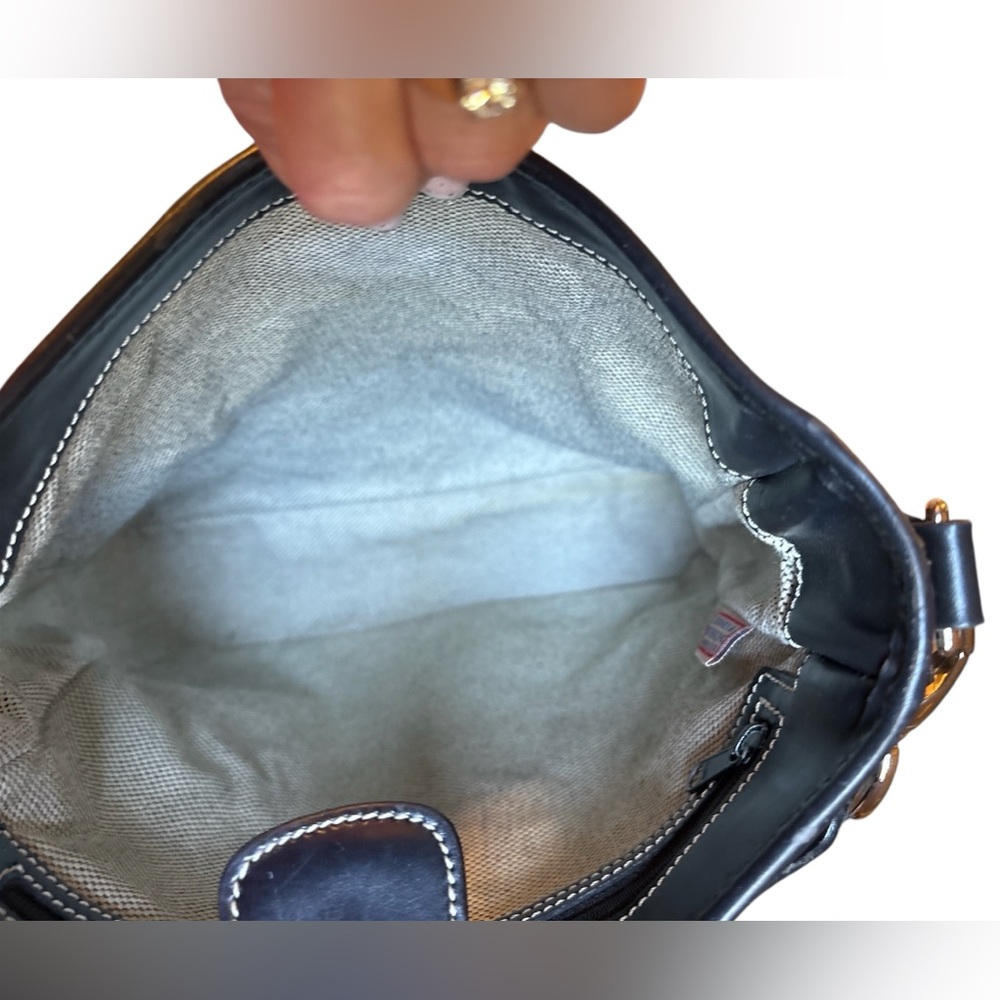 Dooney & Bourke Handbag- signature canvas leather shoulder bag. - Picture 3 of 4